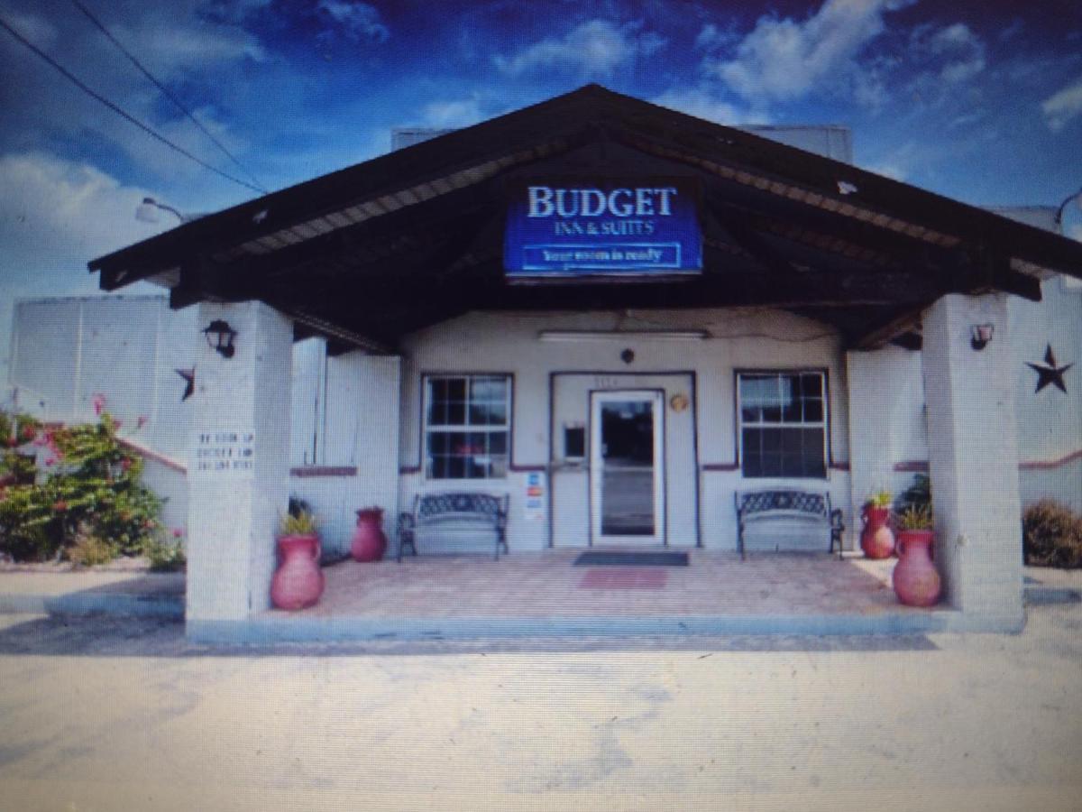 Budget Inn & Suites -Super-Ice Cold Spotless Rooms- Door-To-Door Lit Parking & Lowest Price Plus Hbo Max,Spanish Tv, Internet Free!! Freer Екстер'єр фото