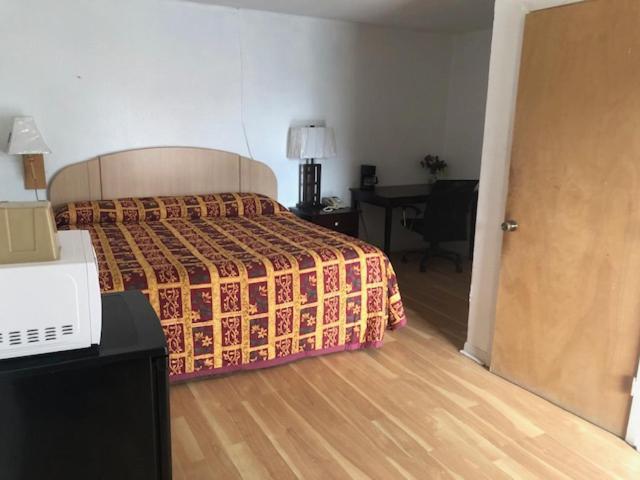 Budget Inn & Suites -Super-Ice Cold Spotless Rooms- Door-To-Door Lit Parking & Lowest Price Plus Hbo Max,Spanish Tv, Internet Free!! Freer Екстер'єр фото